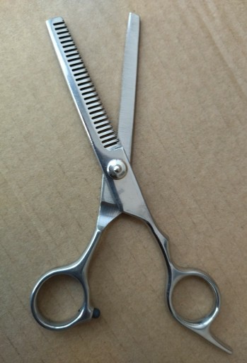Zdjęcie oferty: Nożyczki fryzjerskie degażówki (ax2)