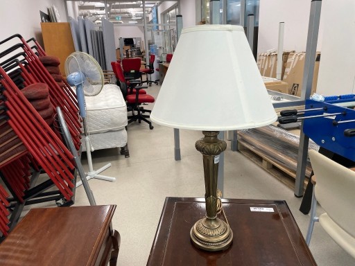 Zdjęcie oferty: Bardzo ładna metalowa lampa wys. 77 cm