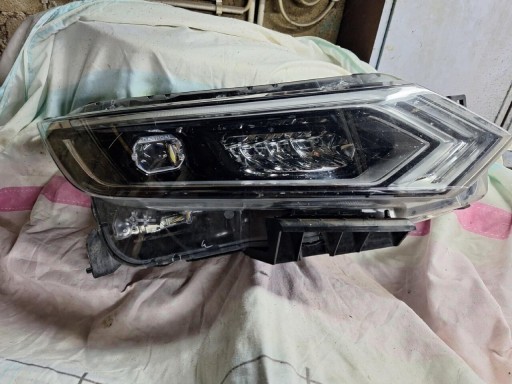 Zdjęcie oferty: Lampa prawa przód Nissan Quashqai II led