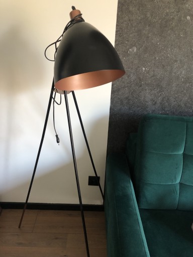 Zdjęcie oferty: lampa podłogowa trójnóg 