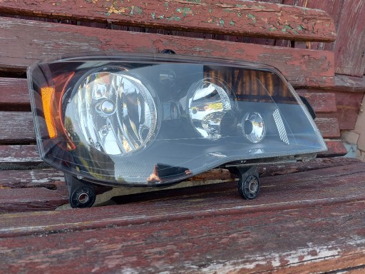 Zdjęcie oferty: Chrysler Town and Country, Dodge Caravan lampa 