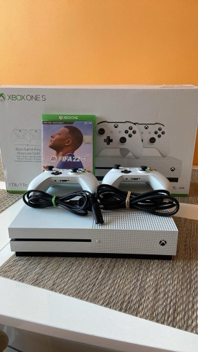 Zdjęcie oferty: Konsola XBOX ONE S 1TB + 2 Pady + FIFA 22