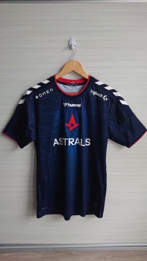 Zdjęcie oferty: T-shirt Hummel Astralis 21/22 rozmiar S stan bdb