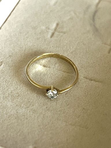 Zdjęcie oferty: Złoty pierścionek zaręczynowy 