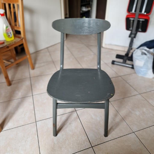 Zdjęcie oferty: Krzesło drewniane stabilne szare