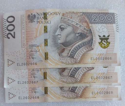 Zdjęcie oferty: 3 banknoty 200 zł- kolejne numery seryjne