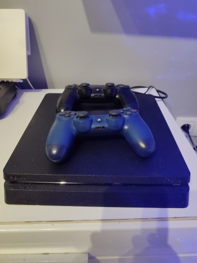 Zdjęcie oferty: PS4 PlayStation 4 Slim (mało używany) 2 pady