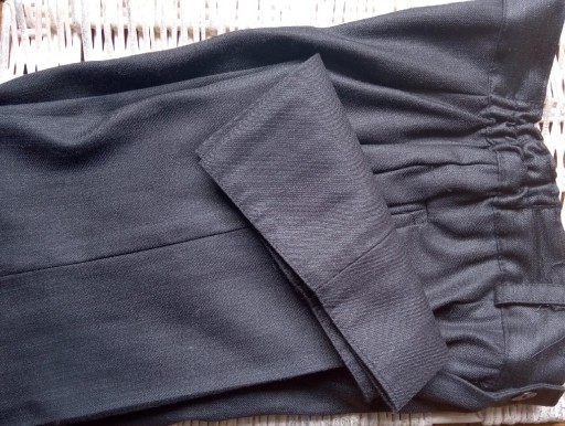 Zdjęcie oferty: Elegancki spodnie wizytowe chłopięce 122cm
