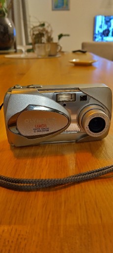 Zdjęcie oferty: Aparat Olympus c-360 klasyk w pięknym stanie