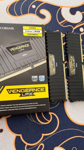 Zdjęcie oferty: Corsair Vengeance LPX 16 GB 2x8 DDR4 3200 MHz