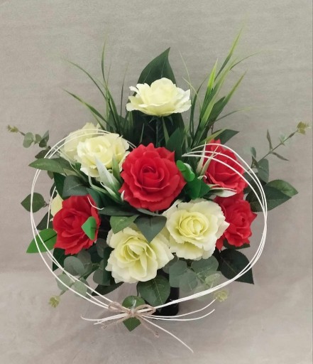 Zdjęcie oferty: Kompozycja kwiatowa do wazonu  na grób serce róże 