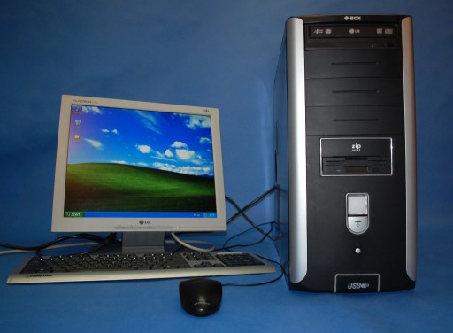 Zdjęcie oferty: Komputer do starych gier + monitor LCD LG 