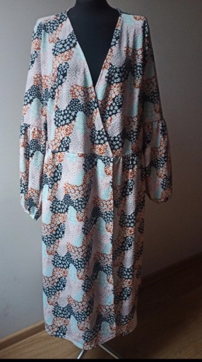Zdjęcie oferty:  Śliczna kopertowa sukienka midi, kwiaty ASOS r.48