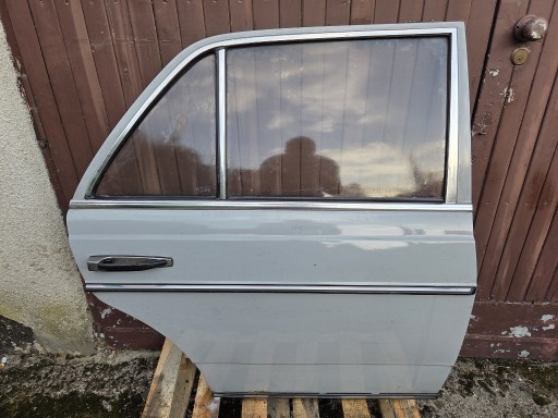 Zdjęcie oferty: Mercedes W123 Beczka Sedan Drzwi Prawy Tył Szary + tapicerka + szyba