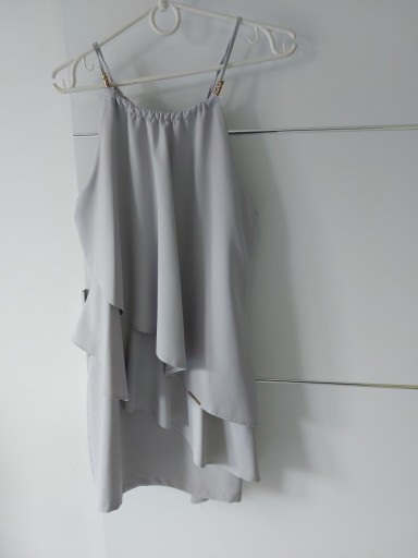 Zdjęcie oferty: Szara krótka sukienka z falbanami