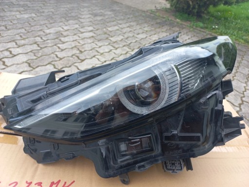 Zdjęcie oferty: Reflektor, lampa MAZDA 3, rocznik 2021