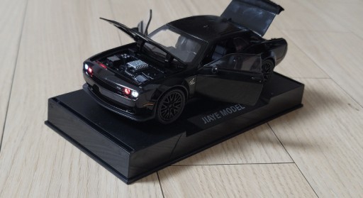 Zdjęcie oferty: Dodge Challenger SRT 1:32 Model