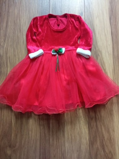Zdjęcie oferty: Czerwona sukienka na 2-latkę 30% wełna 