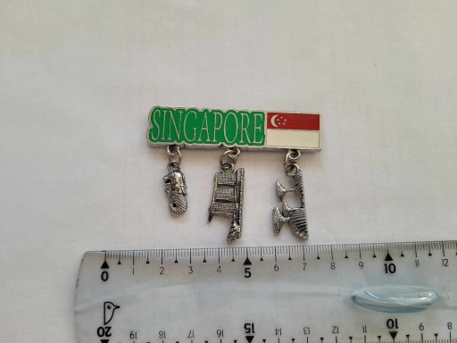 Zdjęcie oferty: Magnes na lodówkę - 925a. SINGAPUR z przywieszkami