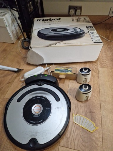 Zdjęcie oferty: ODKURZACZ iROBOT ROOMBA MODEL 560 + nowa bateria 