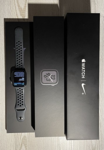 Zdjęcie oferty: Apple Watch Series 4 44mm Nike+ (space gray)