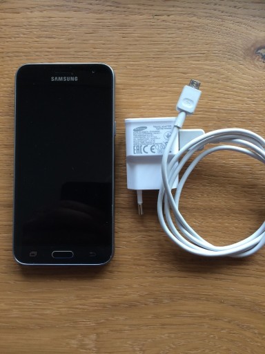 Zdjęcie oferty: Smartfon Samsung Galaxy 3J