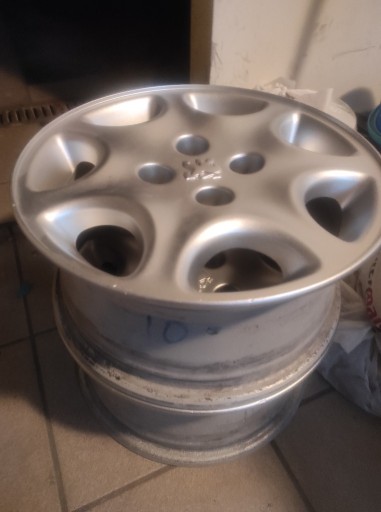 Zdjęcie oferty: Felgi Peugeot 206 15' 4x108