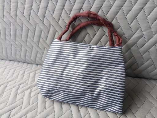 Zdjęcie oferty: Izolowany Lunch Box termiczny pojemność 2,5 litrów nowy