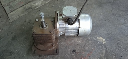 Zdjęcie oferty: silnik 3 fazowy motoreduktor przekładnia kątowa