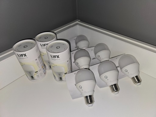 Zdjęcie oferty: Inteligentna żarówka LED LIFX Mini White A60 E27x9