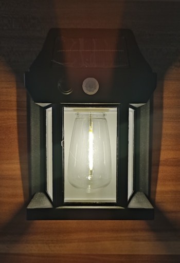 Zdjęcie oferty: Lampa solarna LED , ogrodowa , kinkiet