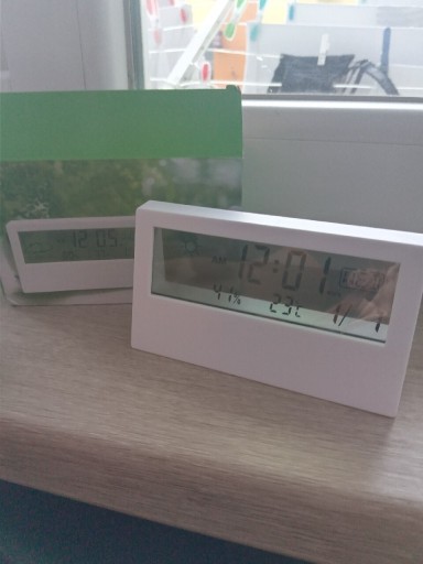 Zdjęcie oferty: Elektroniczny budzik, zegar LCD