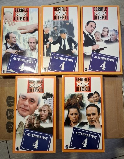 Zdjęcie oferty: Alternatywy 4. Stanisław Bareja. Cały serial na kasetach VHS.
