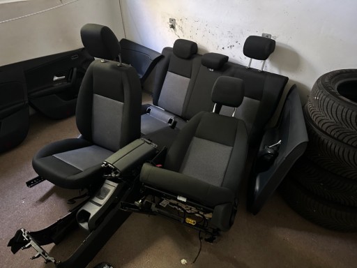 Zdjęcie oferty: Fotele siedzenia Mercedes cla (C118) komplet 2021