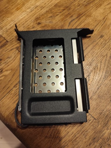 Zdjęcie oferty: DDelock Kieszeń Na 2.5" Dysk Sata Na Śledziu Do Obudowy PC HOT-SWAP