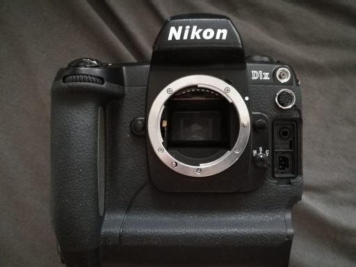 Zdjęcie oferty: Nikon D1 s body cyfrowe