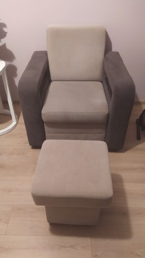 Zdjęcie oferty: Zestaw mebli wypoczynkowych: sofa, 2 fotele i pufa