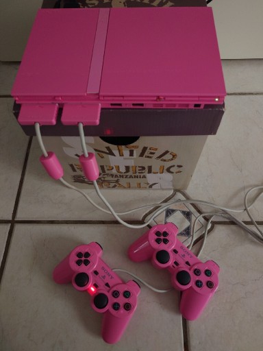 Zdjęcie oferty: Konsola SONY PlayStation 2 Slim Pink SCPH-77004 2 pady