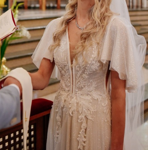 Zdjęcie oferty: Piękna błyszcząca suknia ślubna 
