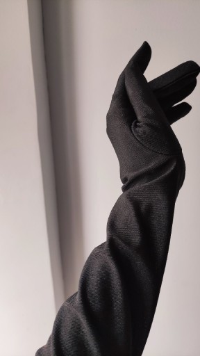Zdjęcie oferty: Czarne długie eleganckie rękawice na wesele