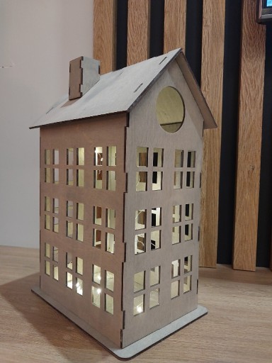 Zdjęcie oferty: Domek drewniany z oświetleniem led Boże Narodzenie