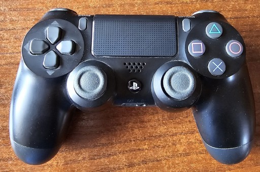 Zdjęcie oferty: Pad PS4 oryginalny, bardzo ładny stan z defektem