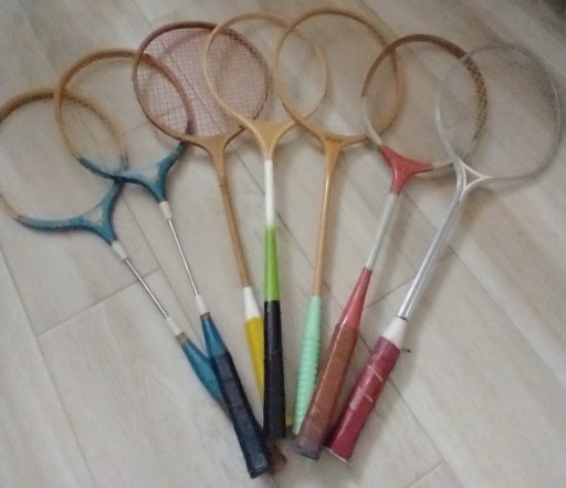 Zdjęcie oferty: Badminton stare rakiety  20 sztuk, PRL, DDR, ZSRR
