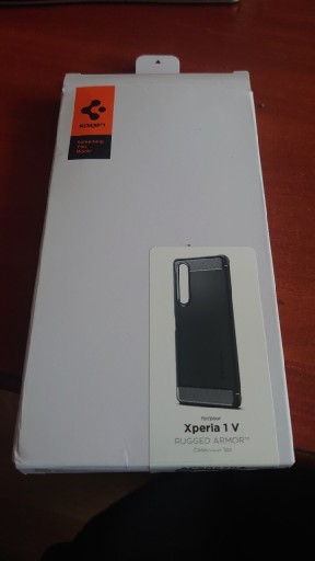 Zdjęcie oferty: Etui Spigen Sony Xperia 1 V