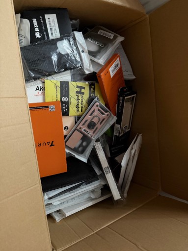 Zdjęcie oferty: Duży Box Akcesoria Telefoniczne Apple, Samsung i inne