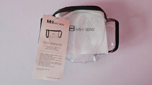 Zdjęcie oferty: Kosmetyczka przezroczysta, dł. 10 cm x szer. 8 cm x wys. 10 cm, nowa