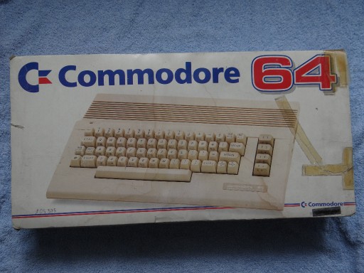 Zdjęcie oferty: COMMODORE C64 BOX ZESTAW 2 JOY GRY BLACK BOX 