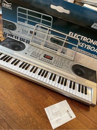 Zdjęcie oferty: Elektryczny keyboard wraz z podstawką