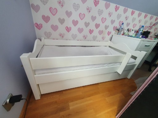 Zdjęcie oferty: Łóżko dziecięce białe drewniane z szufladą