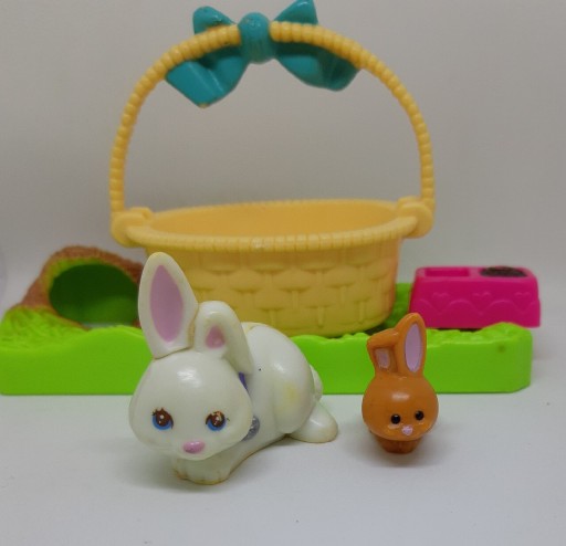 Zdjęcie oferty: 1993r Littlest Pet Shop Mommy and Baby Bunnies (2)